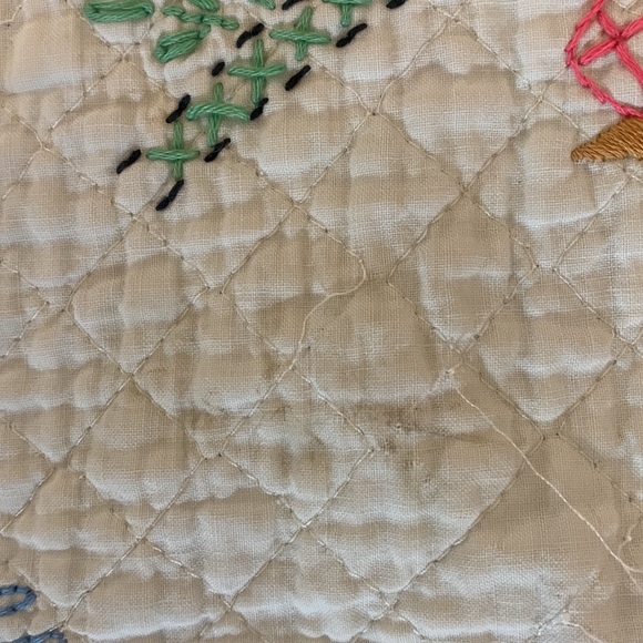 Vintage ‘50’s hand embroidered Humpty Dumpty baby quilt. - Picture 8 of 13